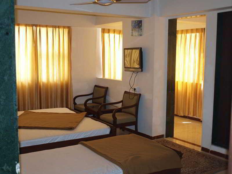 Hotel Maan Residency Ахмедабад Екстер'єр фото