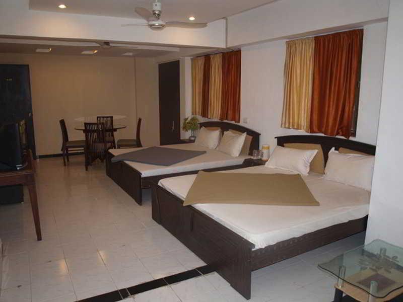 Hotel Maan Residency Ахмедабад Екстер'єр фото