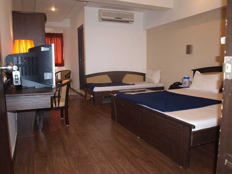 Hotel Maan Residency Ахмедабад Екстер'єр фото